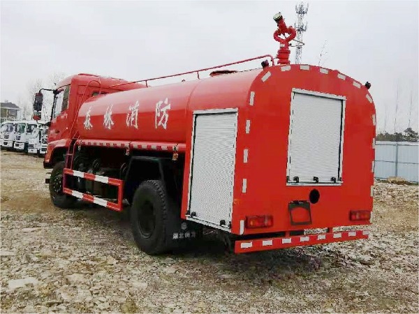 東風8噸四驅(qū)越野消防車